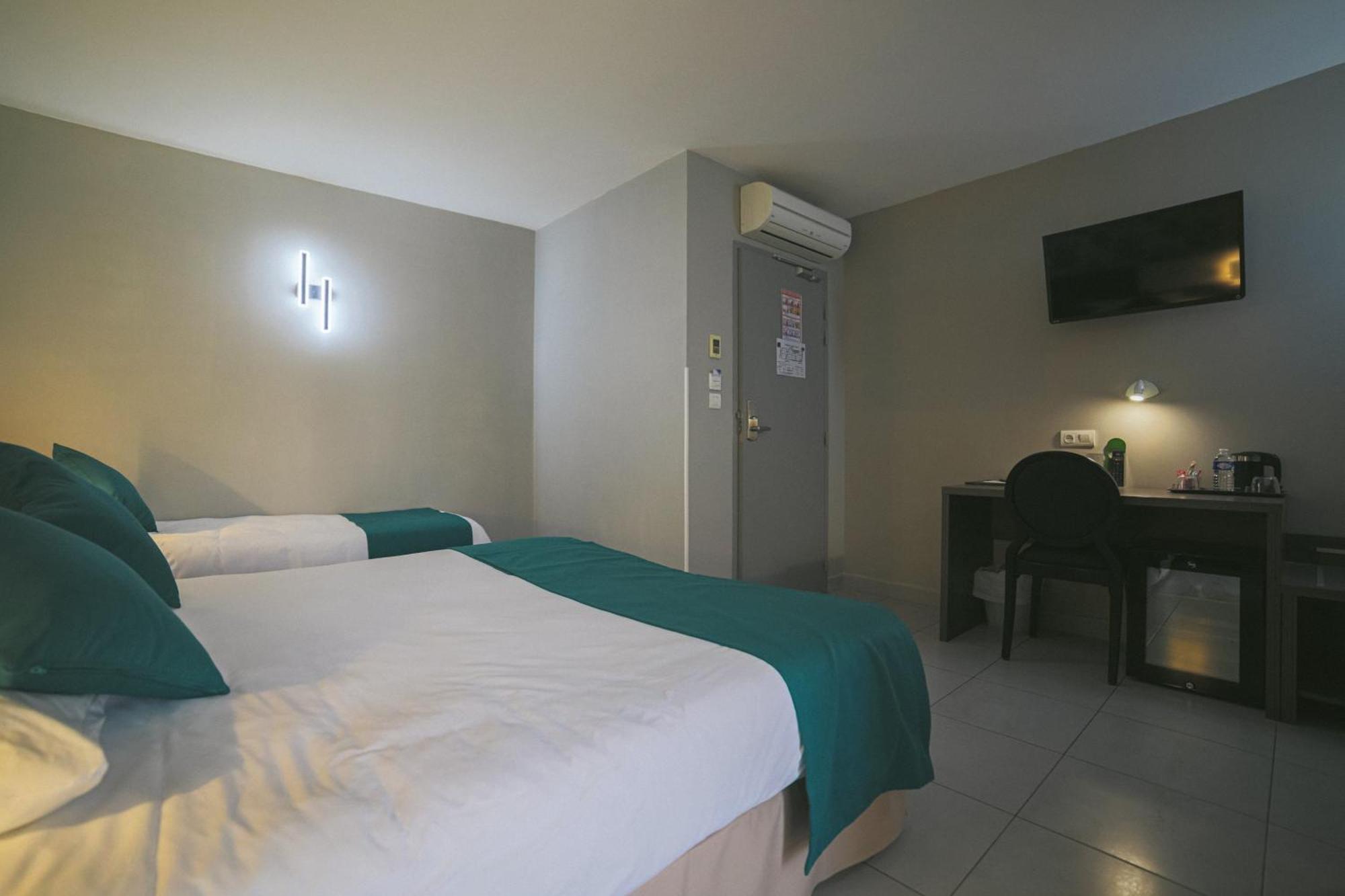 Hotel Holidays & Work Hotel