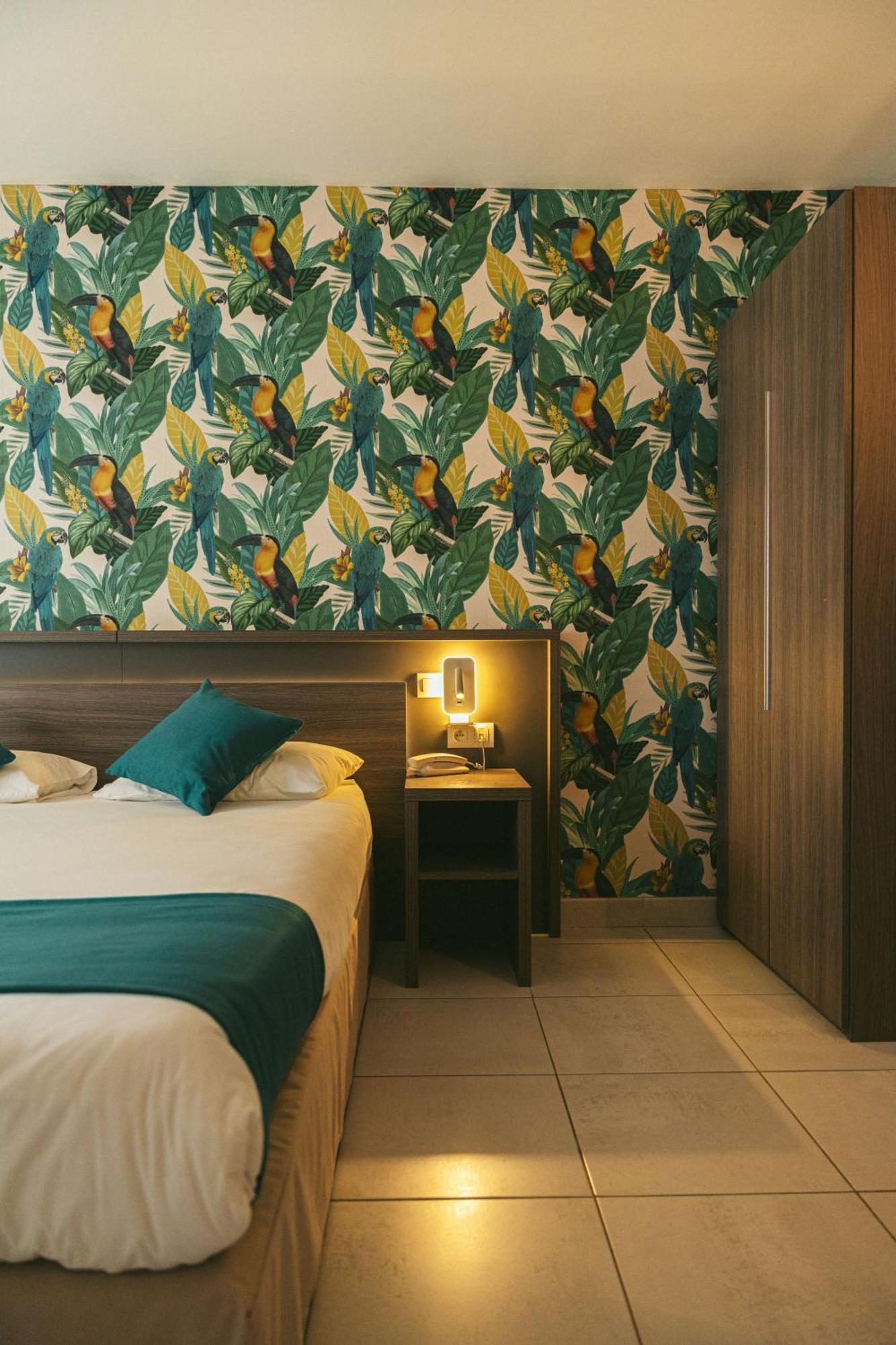 Hotel Holidays & Work Hotel 3*