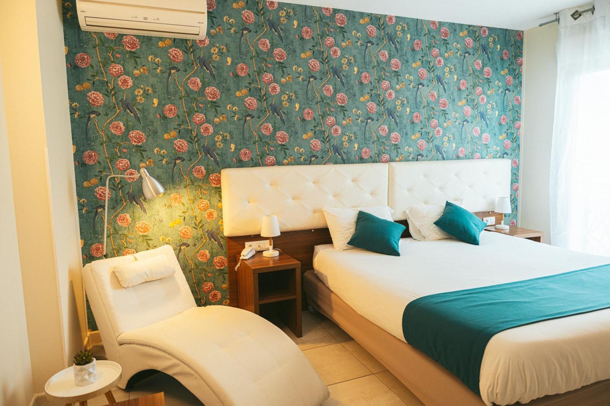 Holidays & Work Hotel 3*