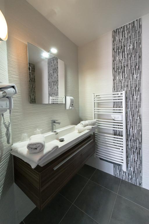 Hotel Holidays & Work Hotel
