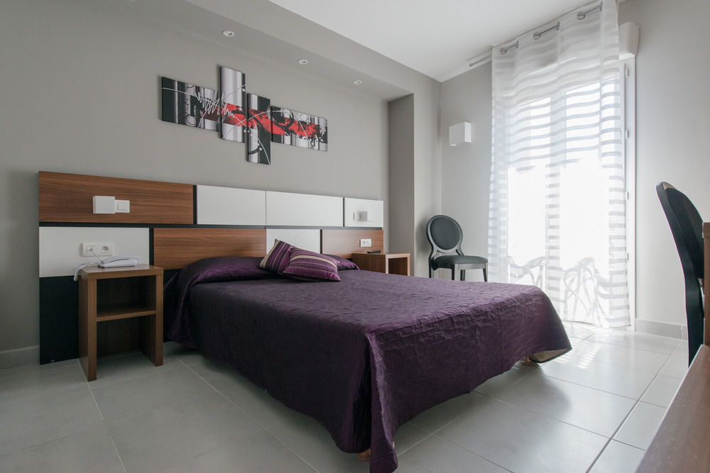 Holidays & Work Hotel
