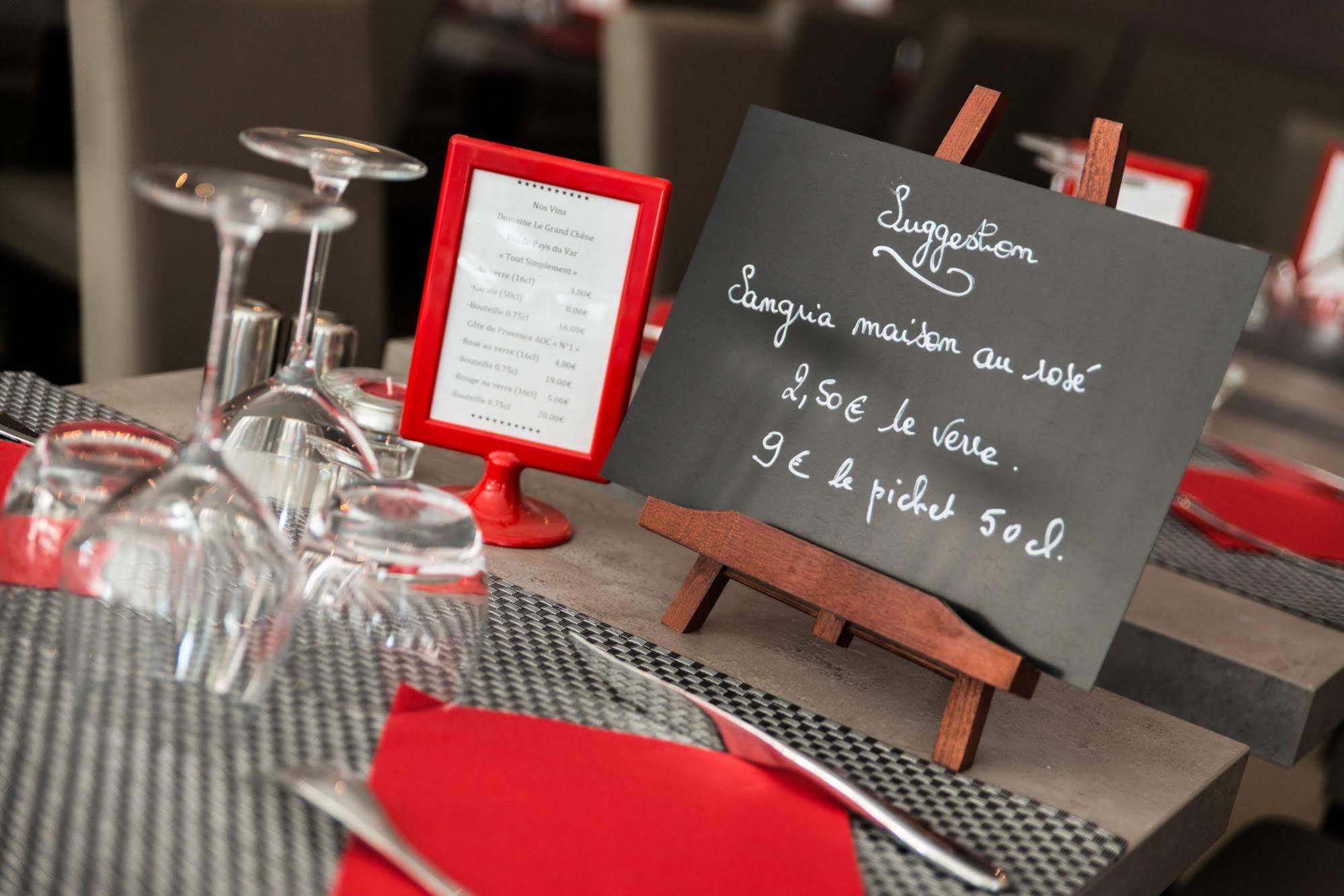 Hotel Holidays & Work Hotel 3*