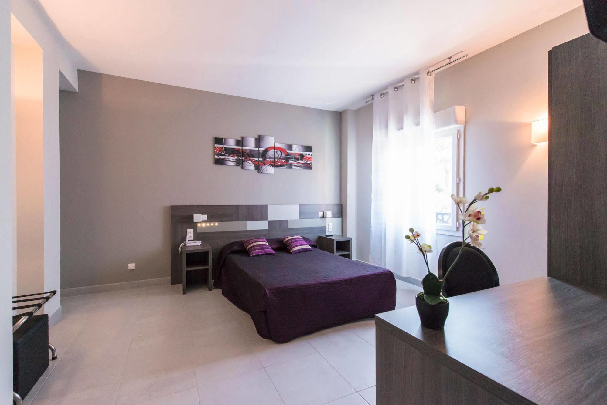 Holidays & Work Hotel 3* Sanary-sur-Mer
